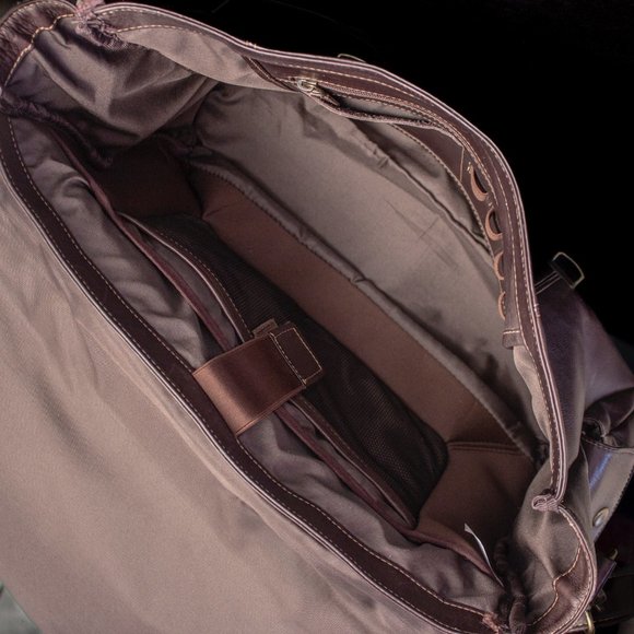 Vintage-Style Brown Leather Messenger Bag With Adjustable Strap and Buckles - Picture 5 of 13